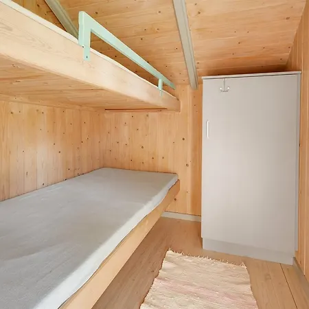 Three-bedroom Holiday In * Hals