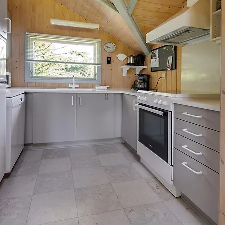 Three-bedroom Holiday In * Hals