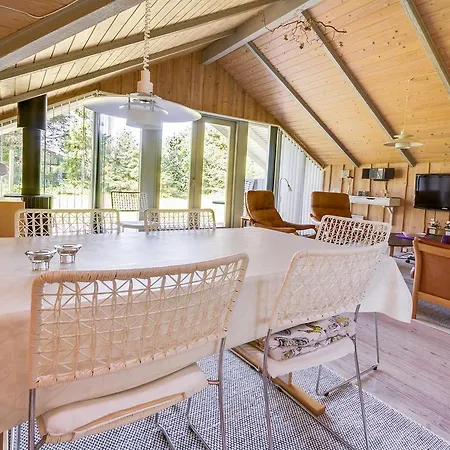 Three-bedroom Holiday In * Hals
